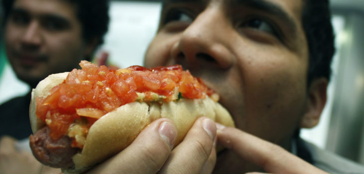 Chilenas lideran ranking de obesidad en Sudamérica: hombres también están en el podio